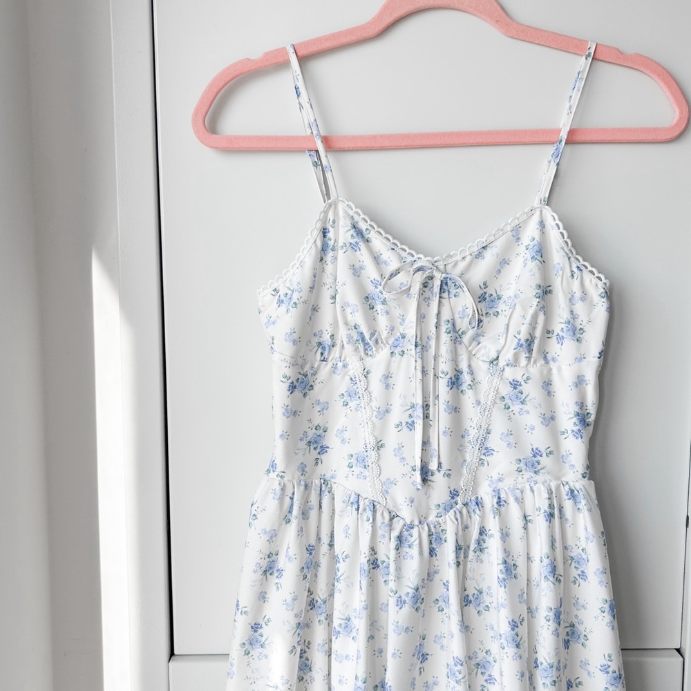Blue and white floral midi dress - Picture 5 of 15